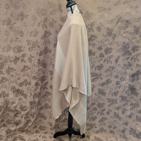 Soia & Kyo/FabFitFun Woven Scarfigan with Fringe, One Size, Gently Used - Picture 3 of 10